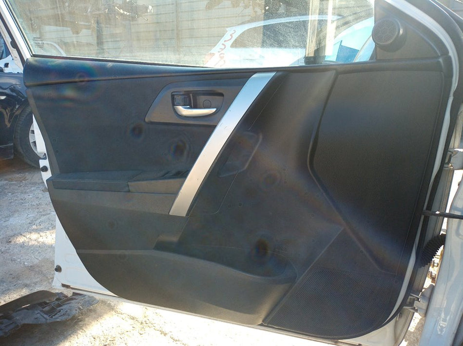 Puxador interior frontal esquerdo | Toyota Auris (E18)