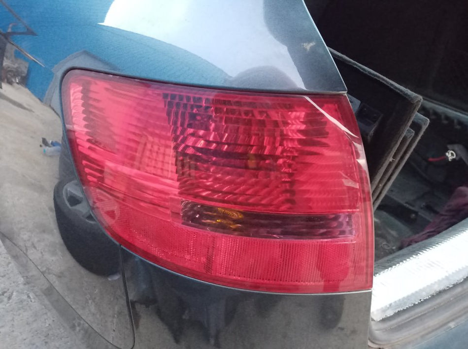 Farolim traseiro esquerdo | Audi A6 Avant (4F5)