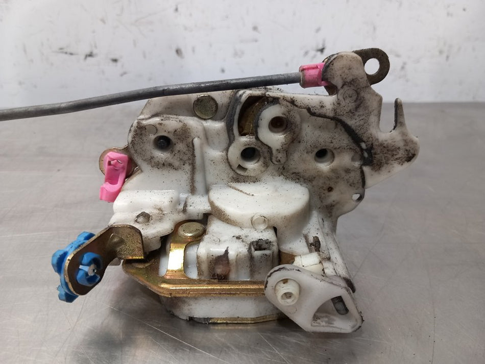 Fechadura porta frontal direita | Nissan Cabstar E