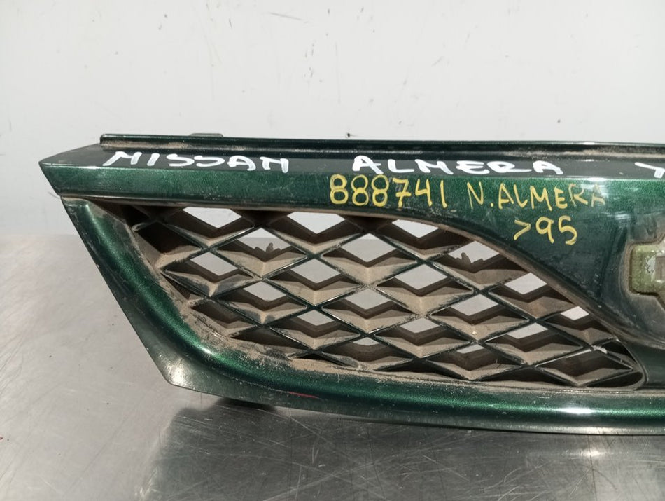 Grelha frontal | Nissan Almera (N15)