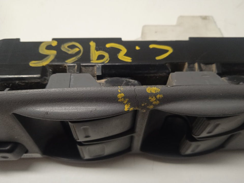 Fechadura porta frontal direita | Toyota Corolla (E12)