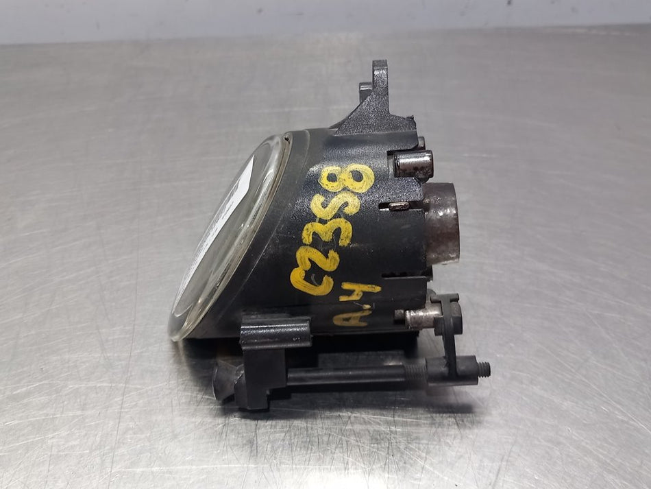 Farol de nevoeiro esquerdo | Audi A4 Avant (8E)