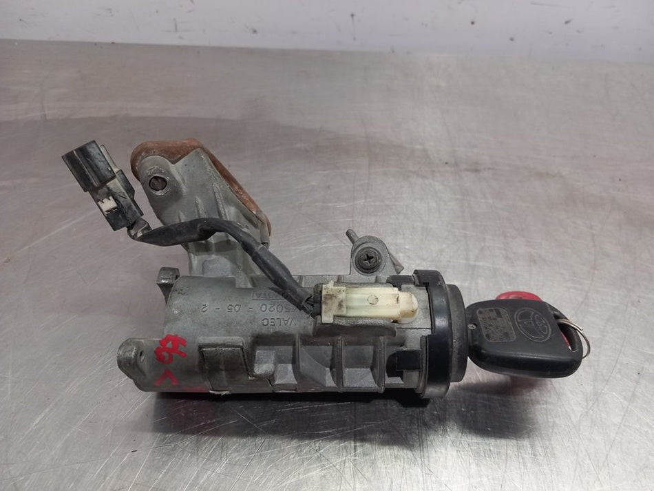 Fechadura porta traseira direita | Toyota Corolla Verso (R1)