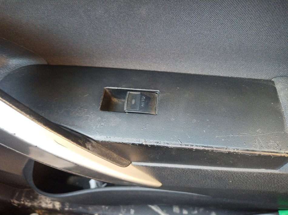 Interruptor do vidro frontal direito | Toyota Auris (E18)