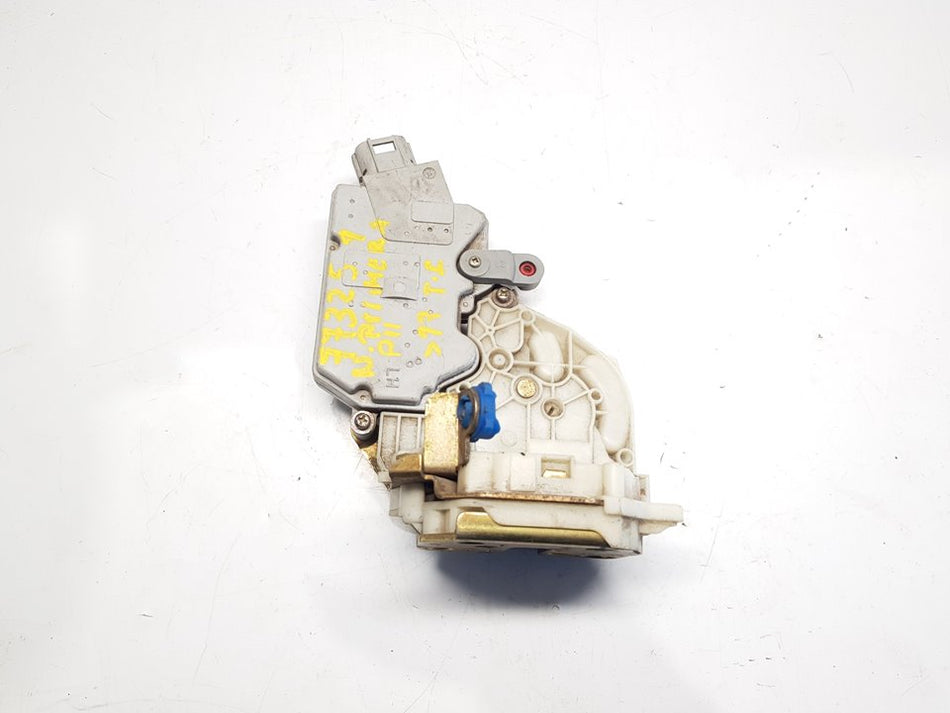 Fechadura porta traseira esquerda | Nissan Primera Berlina (P11)