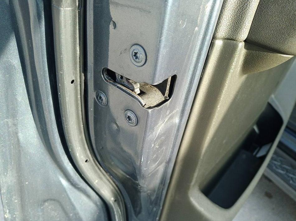Fechadura porta frontal esquerda | Nissan Pathfinder (R51)