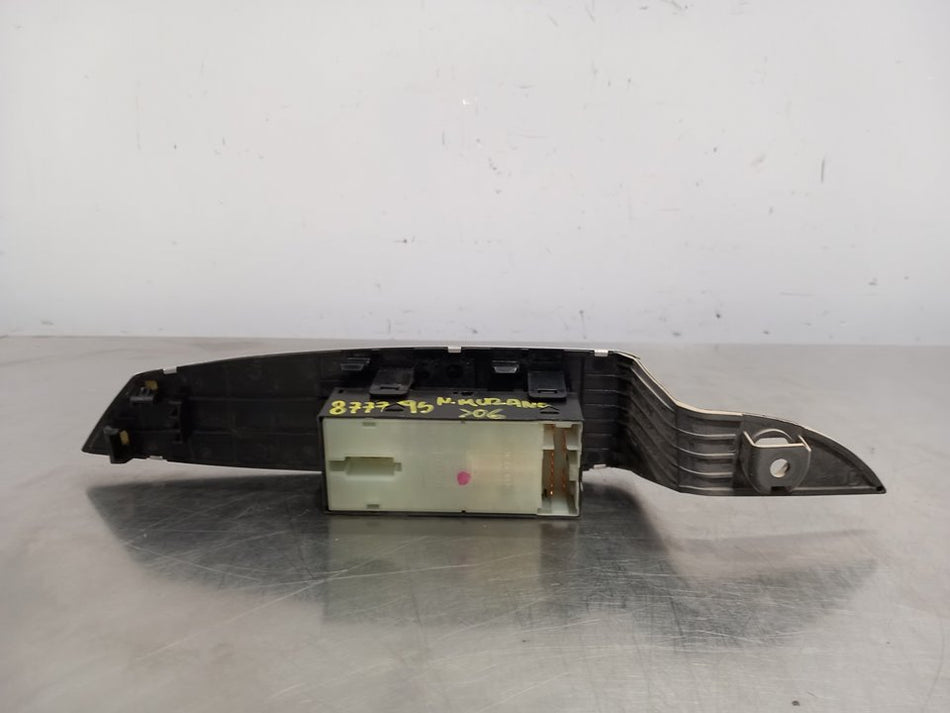 Interruptor do vidro frontal direito | Nissan Murano (Z50)