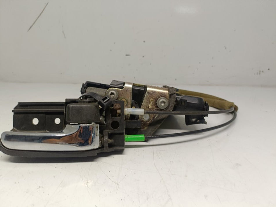 Fechadura porta frontal direita | Toyota Corolla (E12)