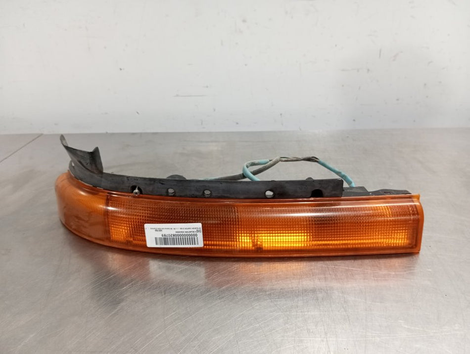 Pisca frontal esquerdo | Mitsubishi Canter