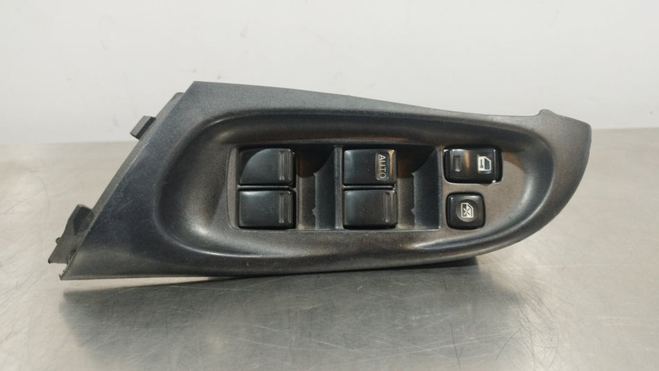 Interruptor do vidro frontal esquerdo | Nissan Almera (N16/E)