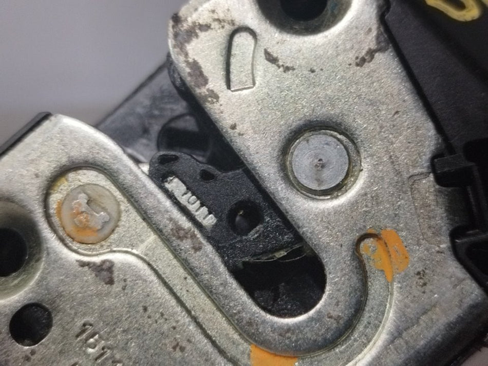 Fechadura porta traseira direita | Nissan Qashqai (J10)