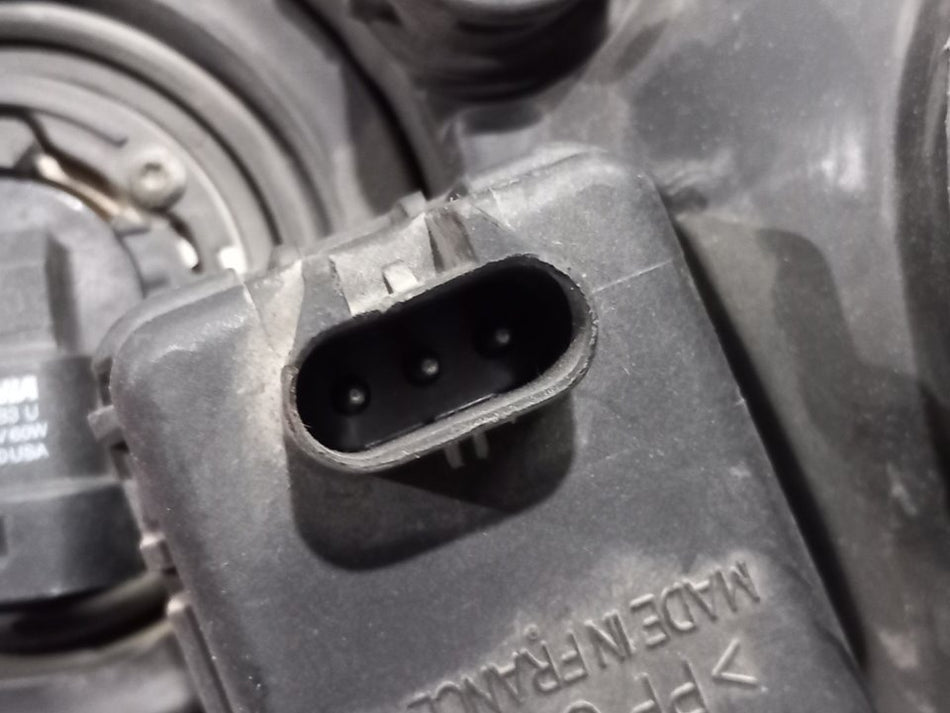 Fechadura porta traseira esquerda | Toyota Avensis Wagon (T22)
