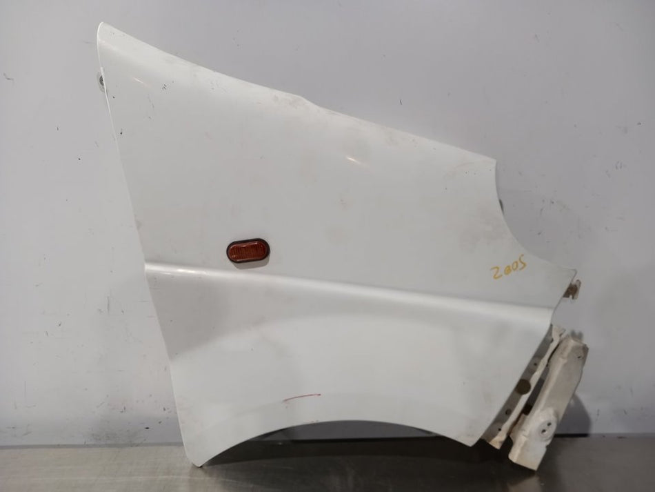 Guarda-lamas frontal direito | Nissan Primastar (X83)