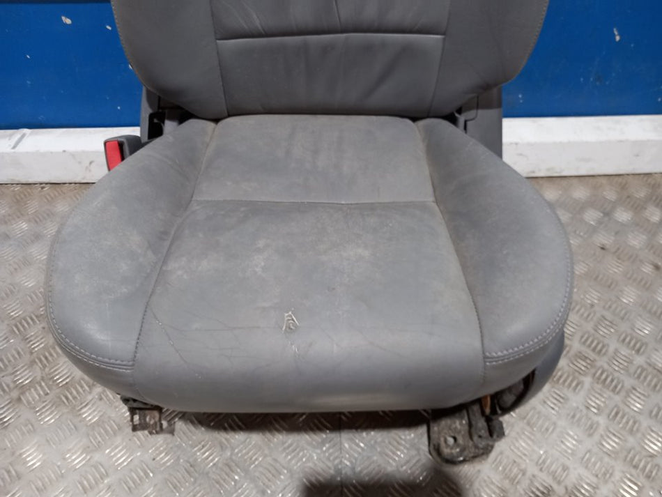 Fechadura porta traseira esquerda | Toyota Land Cruiser (J9)