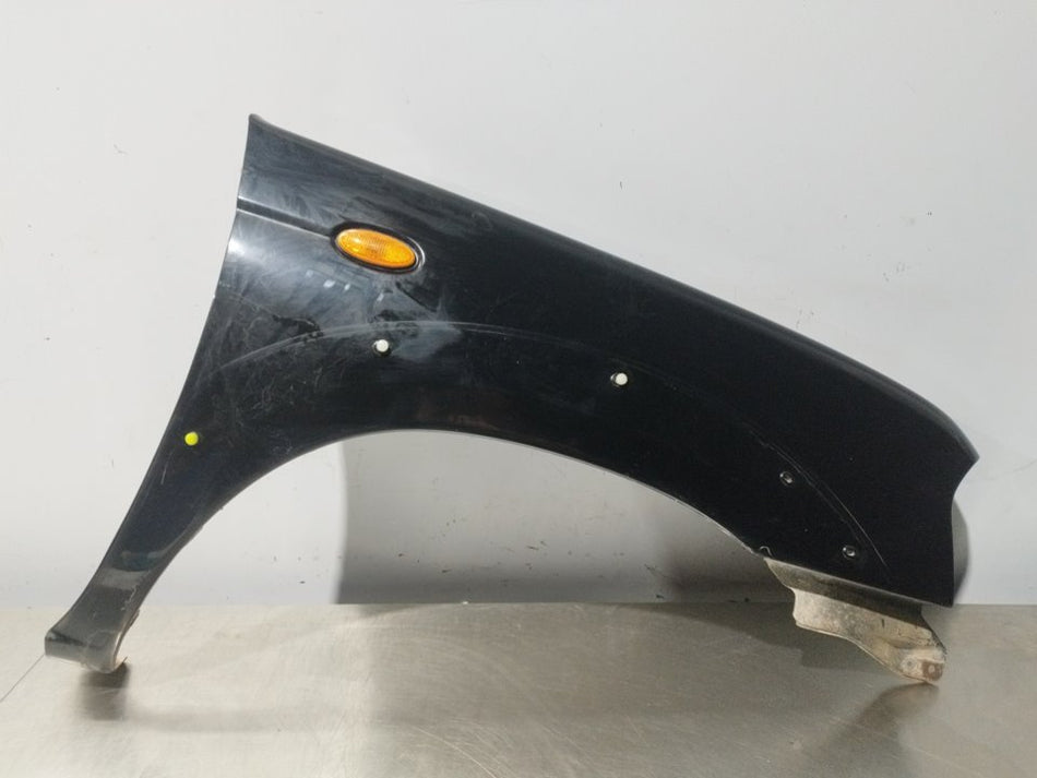 Guarda-lamas frontal direito | Nissan Navara Pick-Up (D40M)