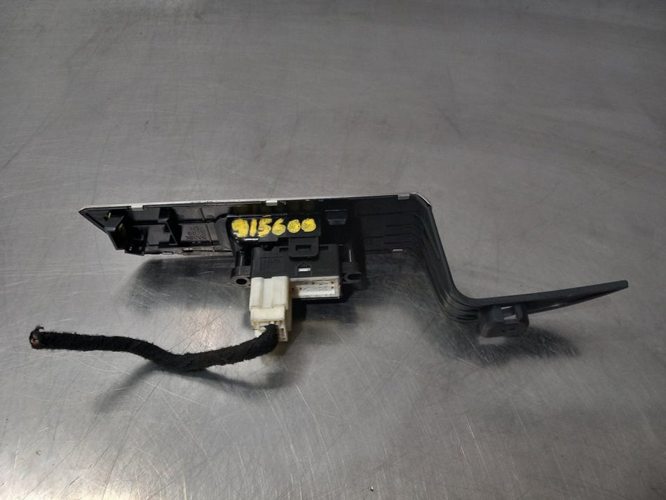 Interruptor do vidro traseiro esquerdo | Nissan Murano (Z50)