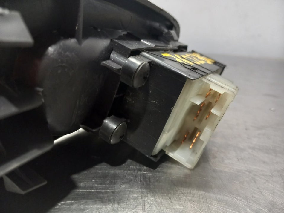 Interruptor do vidro frontal esquerdo | Nissan Almera (N16/E)