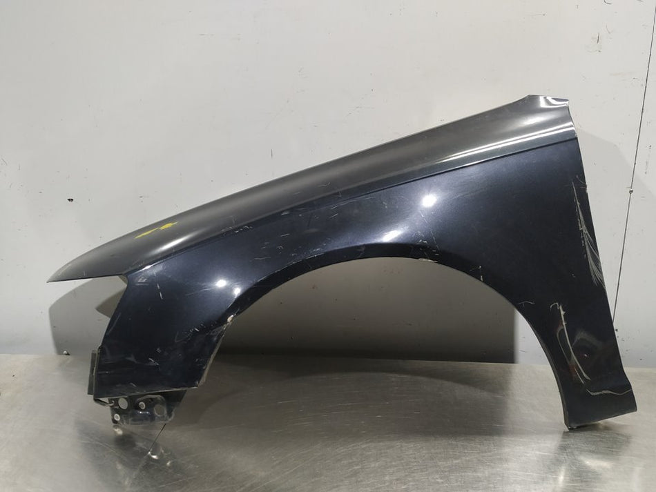Guarda-lamas frontal esquerdo | Audi 6 Berlina (4F2)