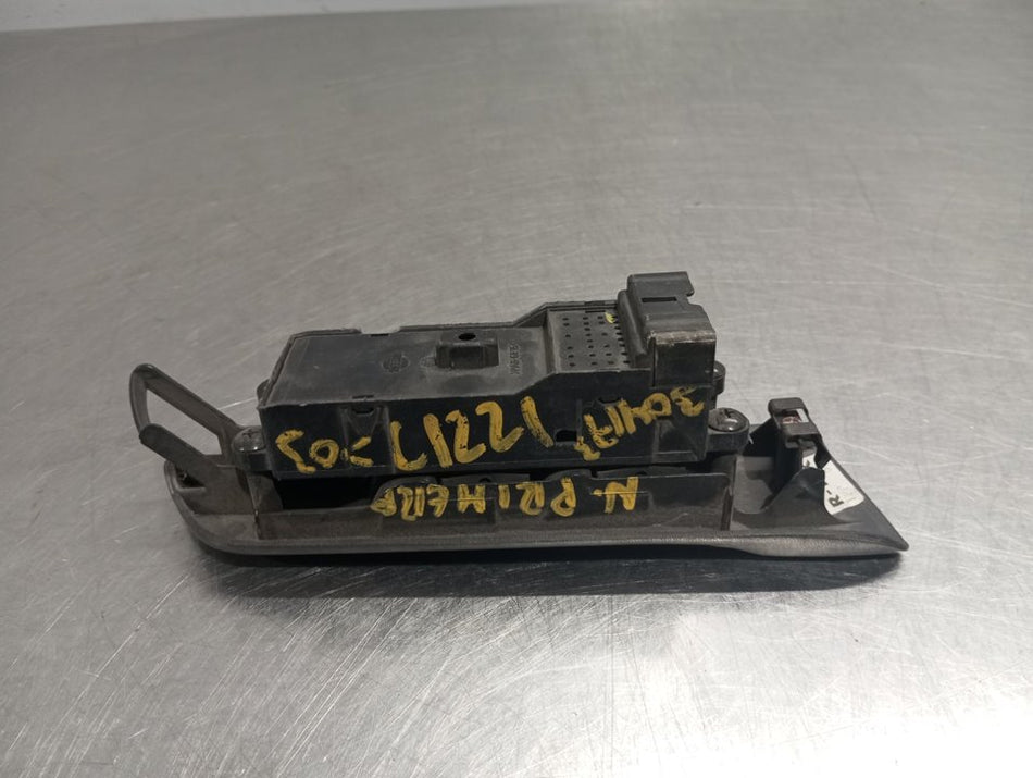 Interruptor do vidro frontal esquerdo | Nissan Primera Berlina (P11)