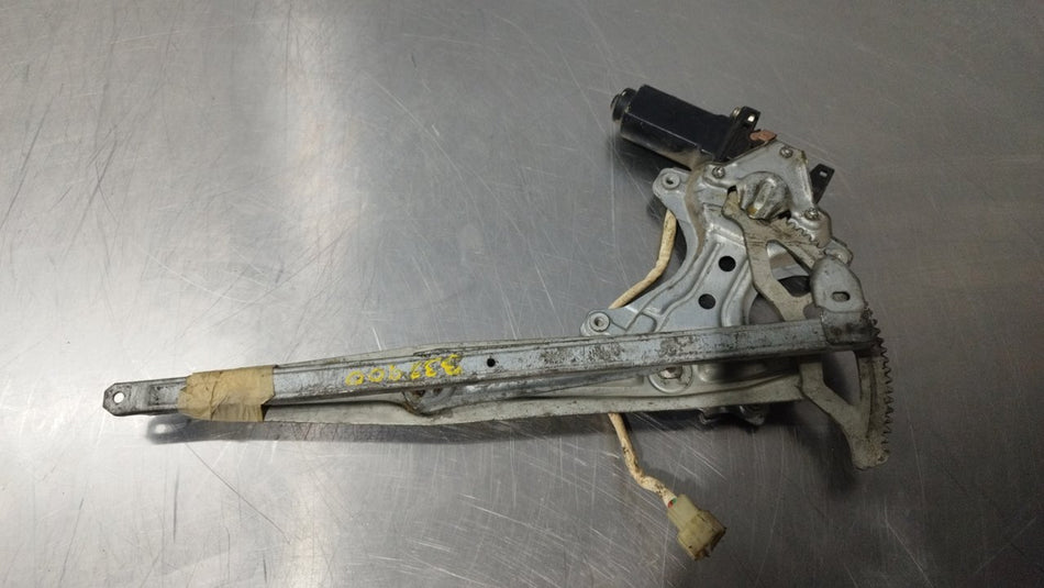 Fechadura porta traseira esquerda | Toyota Auris (E18)