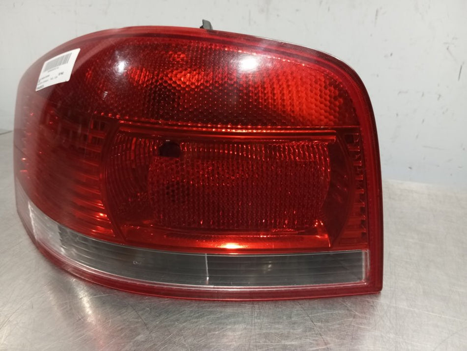 Farolim traseiro esquerdo | Audi A3 (8P1)